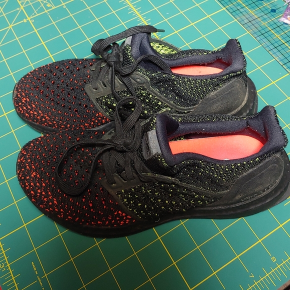 Adidas UltraBoost kids sneakers size 4 - Picture 1 of 6